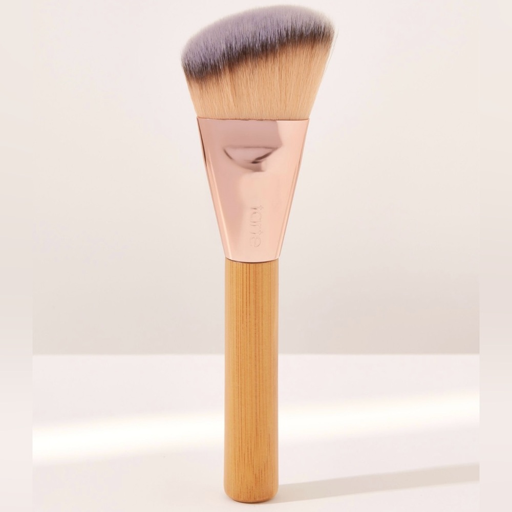 Tarte Cheek Lifter Makeup Brush